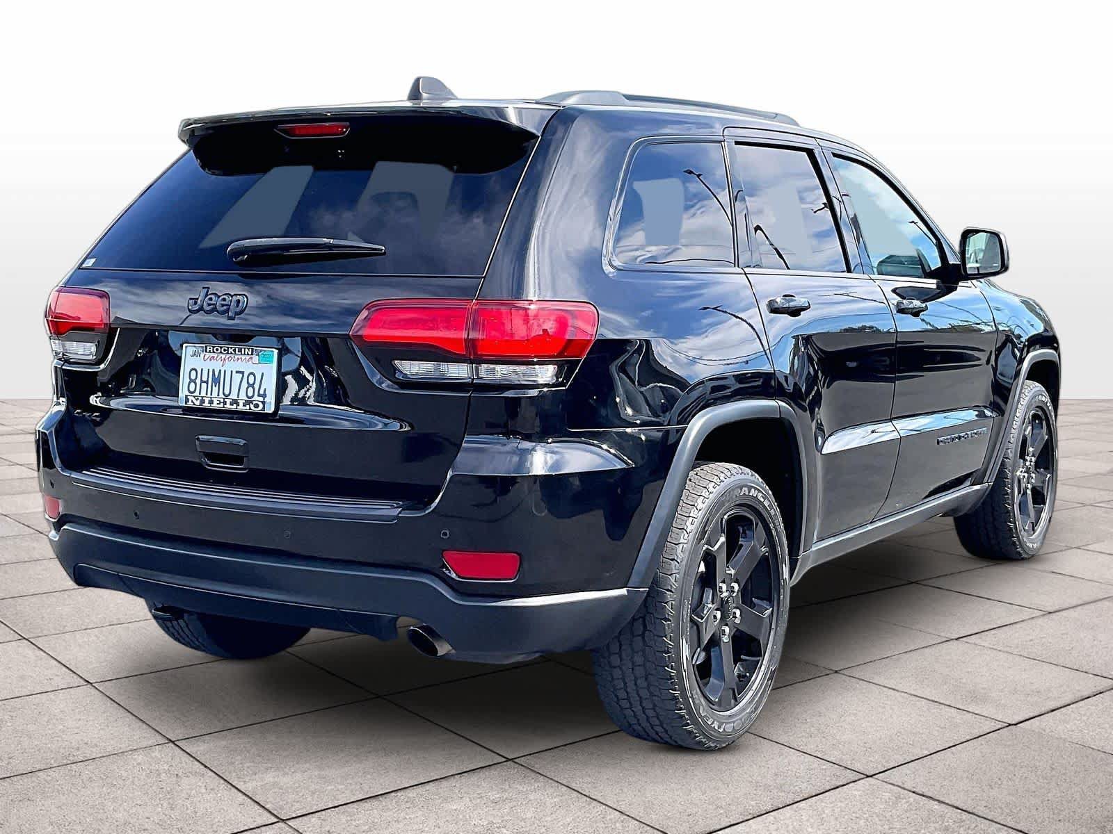 Used 2019 Jeep Grand Cherokee Laredo AWD/4WD image 16