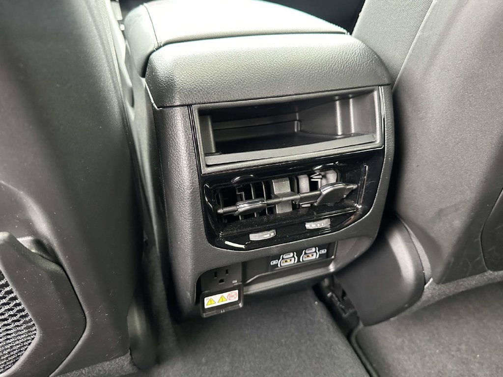 Used 2024 Jeep Grand Cherokee Laredo X w/ Luxury Tech Group I AWD/4WD image 13
