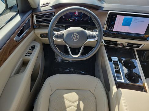 Used 2025 Volkswagen Atlas SE FWD image 14