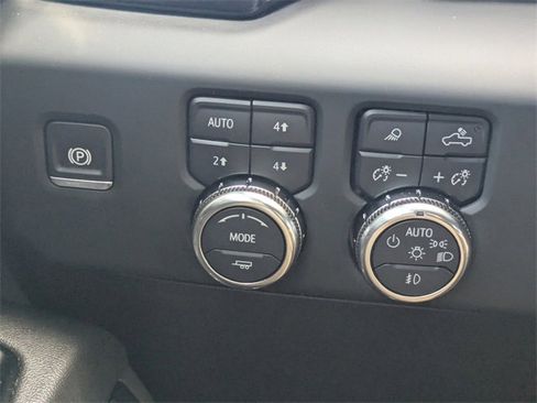 Used 2024 GMC Sierra 1500 AT4 w/ Technology Package image 27