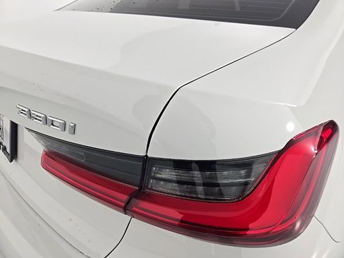Used 2021 BMW 330i xDrive Sedan w/ Convenience Package image 9