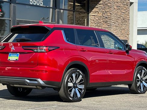 New 2025 Mitsubishi Outlander SE image 5