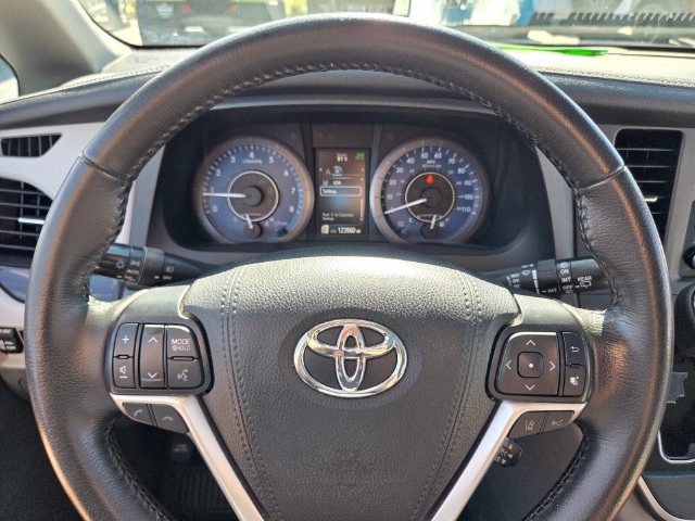 Used 2020 Toyota Sienna XLE Premium FWD image 26