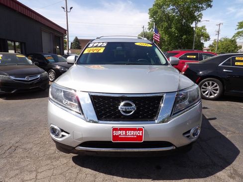 Used 2016 Nissan Pathfinder Platinum w/ Family Entertainment Package AWD/4WD image 2