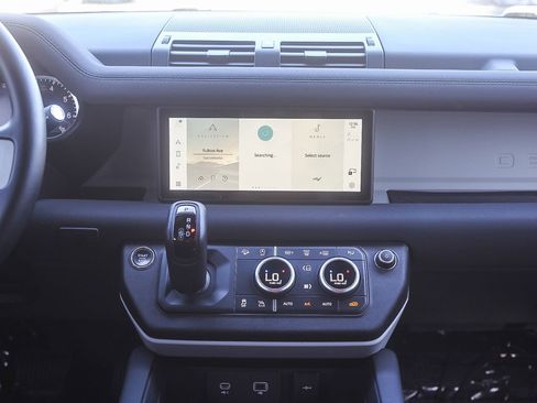 Used 2023 Land Rover Defender 110 X-Dynamic SE image 12