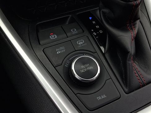 Used 2023 Toyota RAV4 SE w/ Weather & Moonroof Package image 26