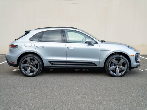 Used 2025 Porsche Macan image 8