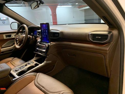 Used 2021 Ford Explorer King Ranch w/ Premium Technology Package image 27