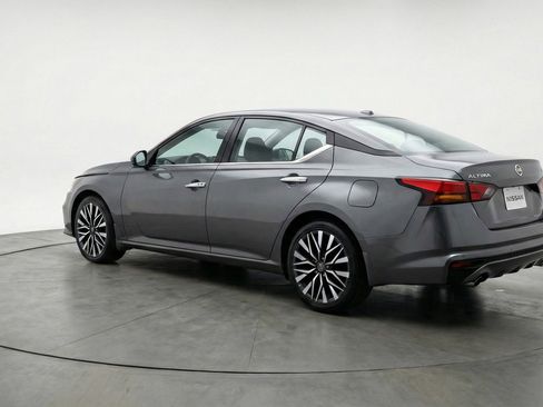 Used 2025 Nissan Altima 2.5 SV image 6