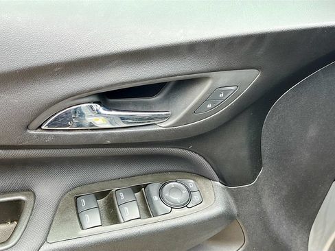 Used 2024 Chevrolet Equinox RS w/ LPO, Floor Liner Package FWD image 17