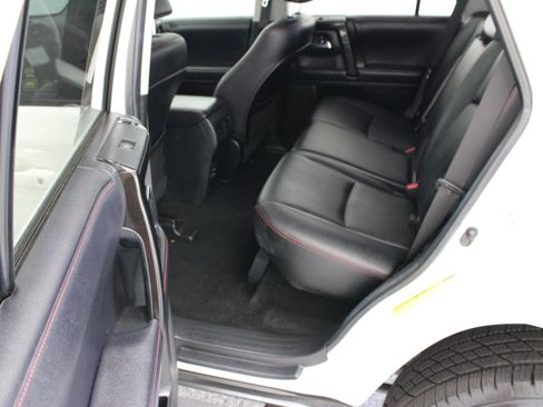 Used 2018 Toyota 4Runner TRD Off-Road Premium AWD/4WD image 29