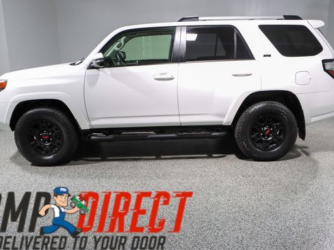 Used 2023 Toyota 4Runner SR5 Premium w/ Moonroof Package AWD/4WD image 10