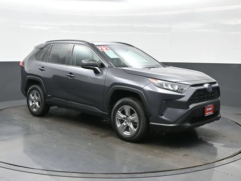 Used 2022 Toyota RAV4 LE AWD/4WD image 8