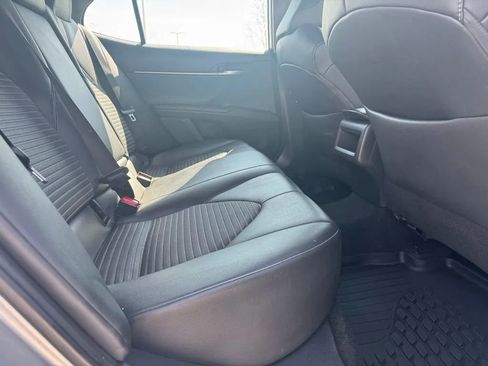 Used 2018 Toyota Camry SE image 16