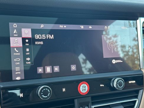 Used 2025 Porsche Macan image 18