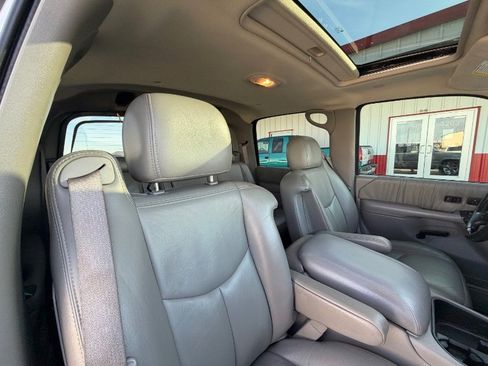 Used 2006 Chevrolet Avalanche Z71 w/ Sun And Sound Package image 13