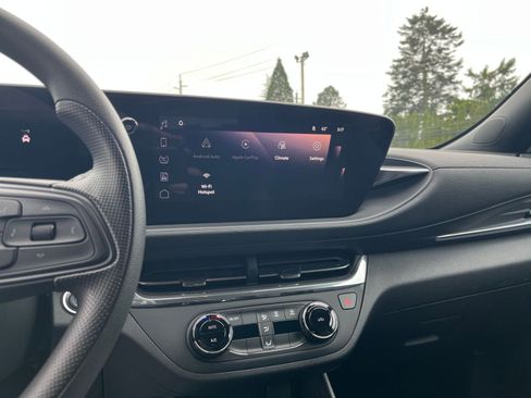 Used 2025 Buick Envista Preferred image 21