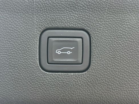 Used 2023 Buick Enclave Essence w/ Trailering Package, 5000 lbs. FWD image 31