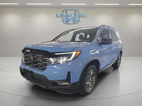 Used 2024 Honda Passport TrailSport image 2