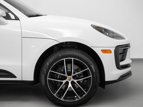 Used 2025 Porsche Macan image 14
