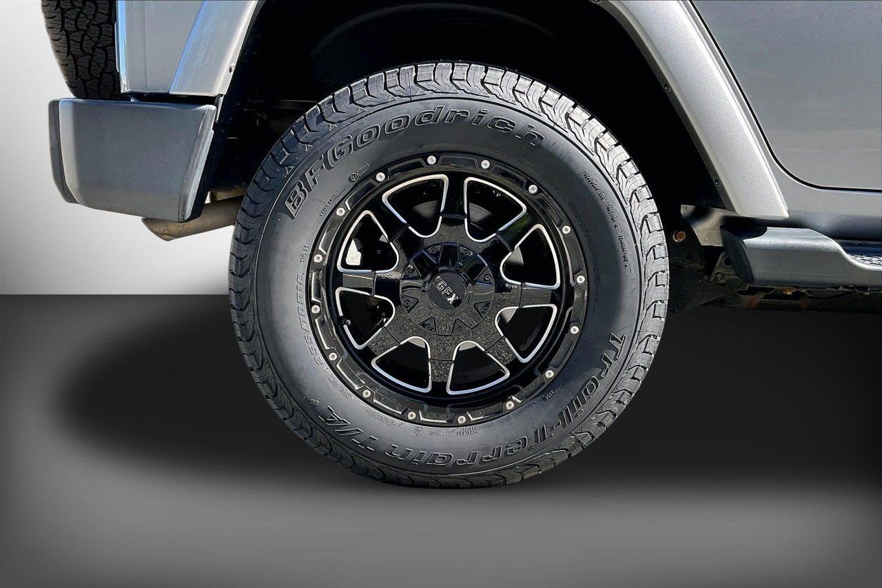 Certified 2018 Jeep Wrangler Unlimited Sahara AWD/4WD image 30