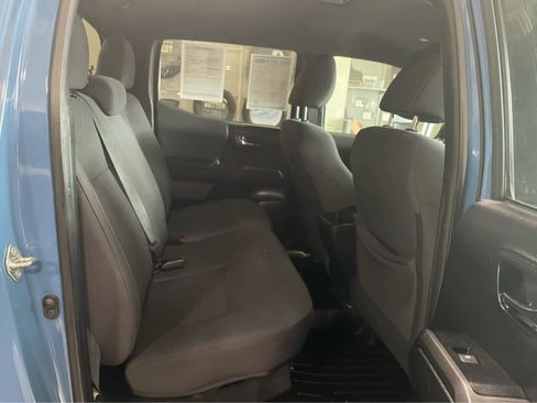 Used 2019 Toyota Tacoma TRD Off-Road AWD/4WD image 38