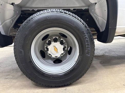 Used 2025 Chevrolet Silverado 3500 W/T image 39