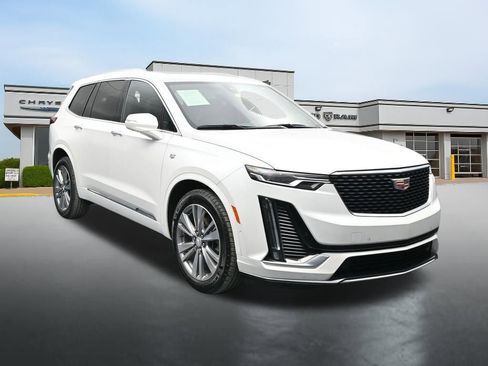 Used 2024 Cadillac XT6 Premium Luxury w/ Technology Package AWD/4WD image 7