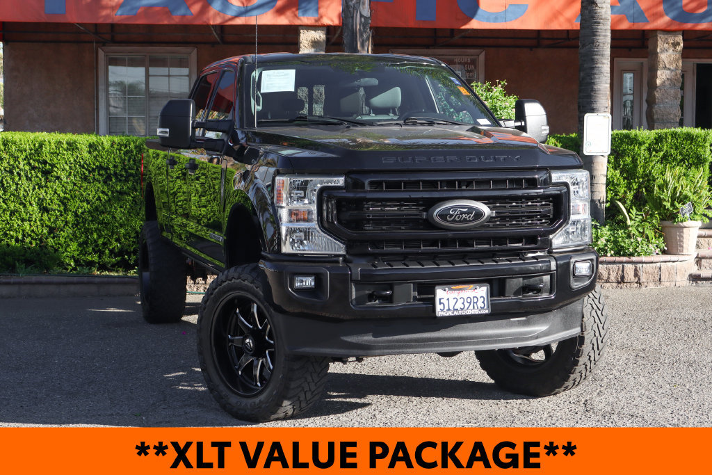 Used 2022 Ford F250 XLT w/ Black Appearance Package AWD/4WD image 2