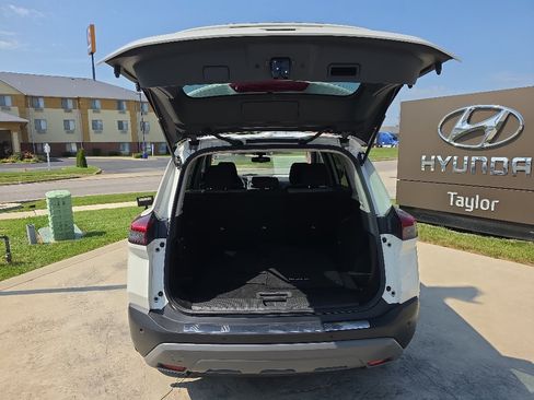 Used 2023 Nissan Rogue SV FWD image 14