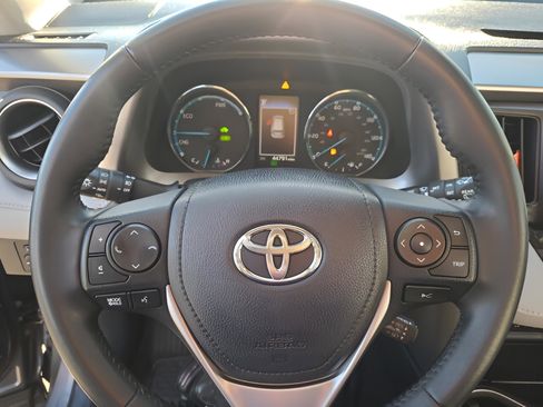 Certified 2018 Toyota RAV4 XLE image 23