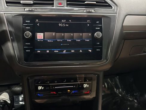 Used 2023 Volkswagen Tiguan SE w/ Panoramic Sunroof Package FWD image 20