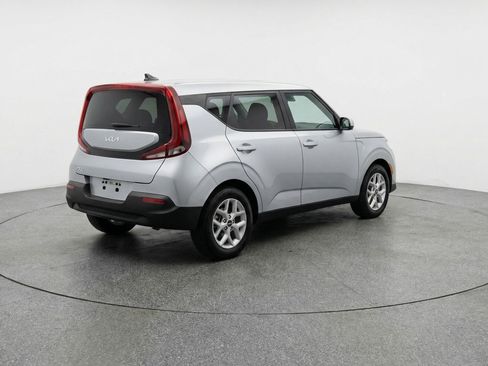 Used 2025 Kia Soul LX w/ LX Technology Package FWD image 9