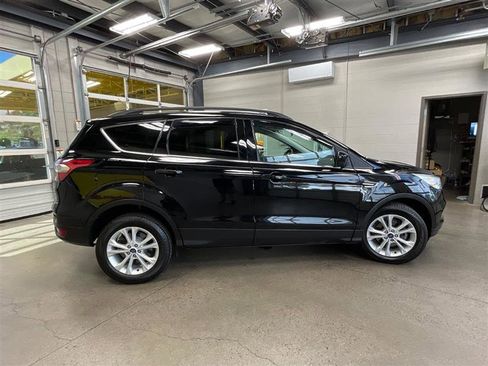 Used 2017 Ford Escape SE w/ Equipment Group 201A FWD image 6