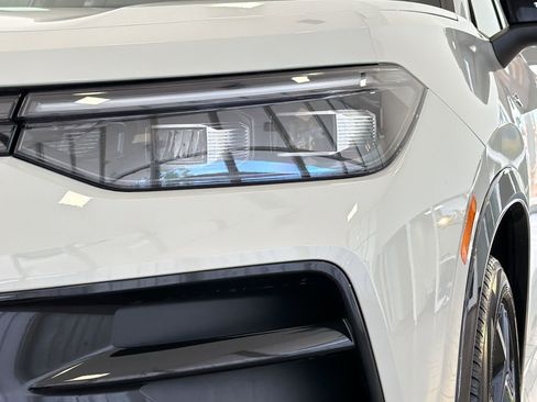 New 2026 Volkswagen Tiguan SE R-Line FWD image 11