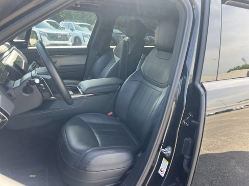 Used 2025 Land Rover Range Rover Sport SE AWD/4WD image 13