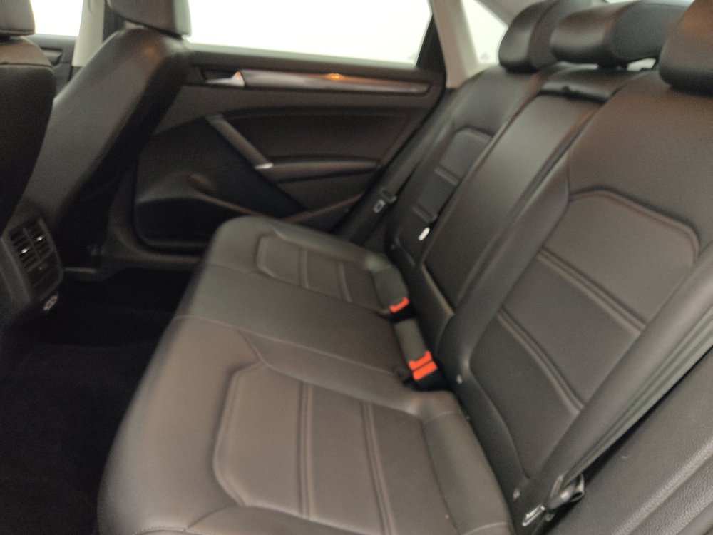 Used 2020 Volkswagen Passat 2.0T R-Line FWD image 18