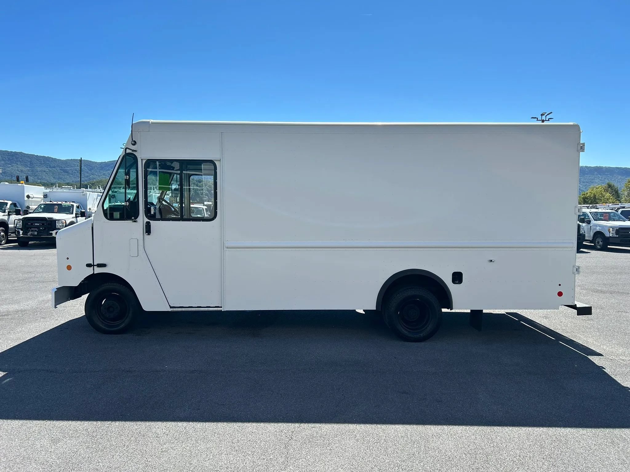 Used 2017 Ford E-350 and Econoline 350 Super Duty w/ A/C Prep Package RWD image 5
