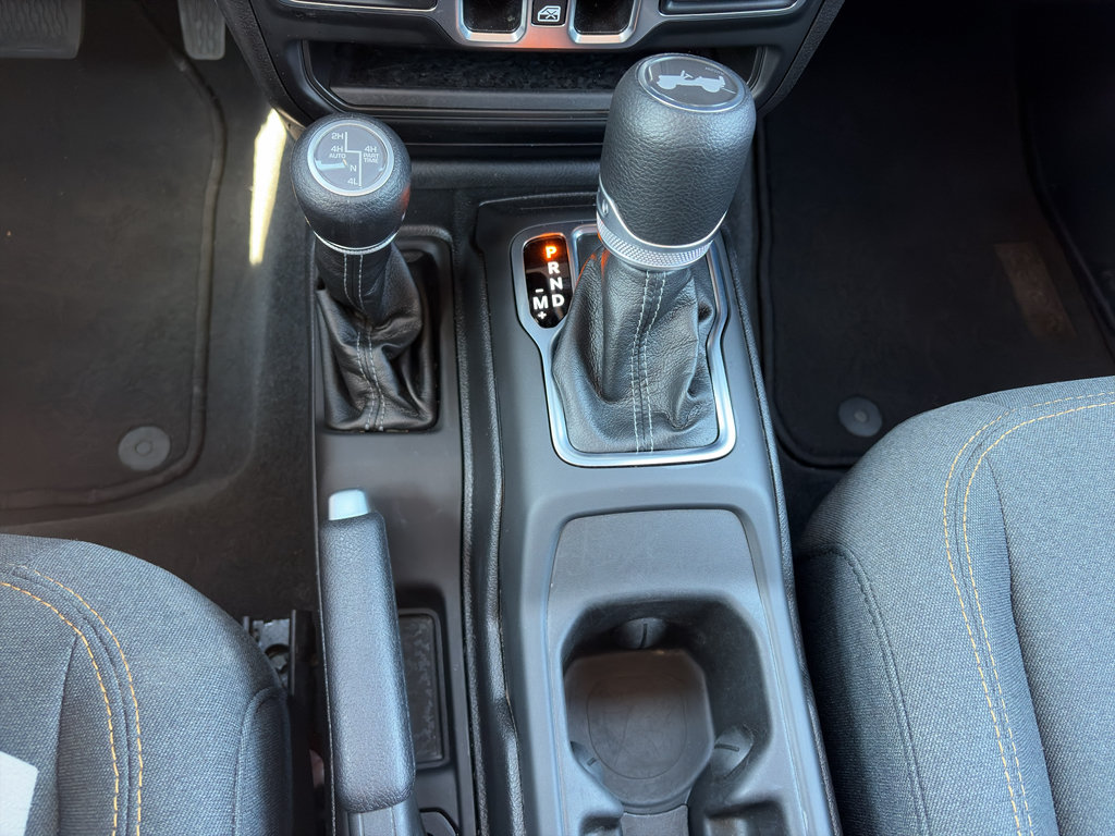 Used 2025 Jeep Wrangler Unlimited Sahara AWD/4WD image 21