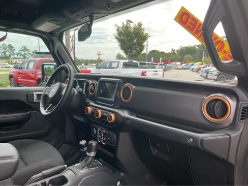 Used 2021 Jeep Gladiator Sport AWD/4WD image 27