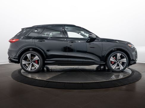New 2026 Audi SQ5 Prestige AWD/4WD image 3