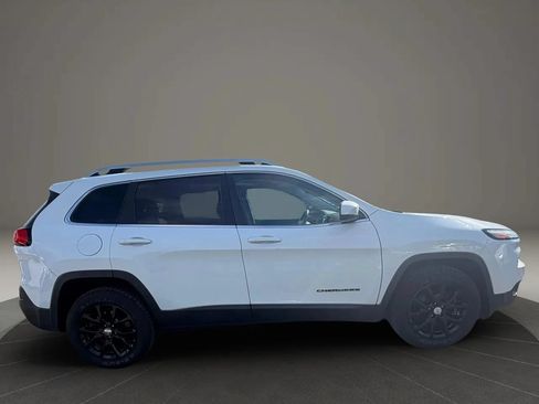 Used 2017 Jeep Cherokee Latitude w/ True North Edition AWD/4WD image 4