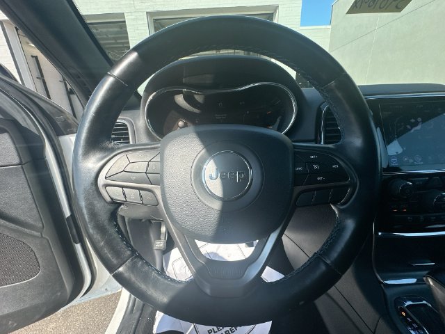 Used 2020 Jeep Grand Cherokee Laredo AWD/4WD image 17