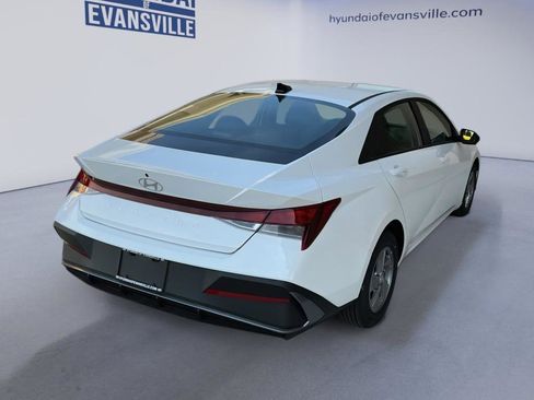 New 2026 Hyundai Elantra SE FWD image 5