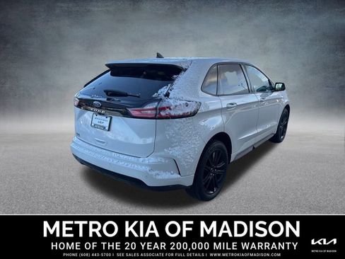 Used 2022 Ford Edge ST-Line w/ Cold Weather Package image 6