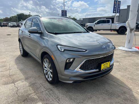 Used 2024 Buick Encore GX Avenir FWD image 1