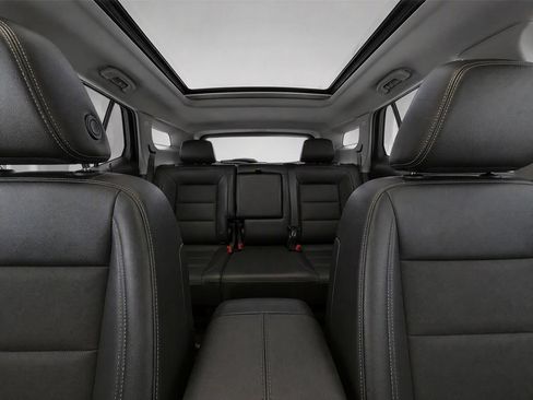 Certified 2024 GMC Terrain SLT w/ Infotainment Package II AWD/4WD image 24