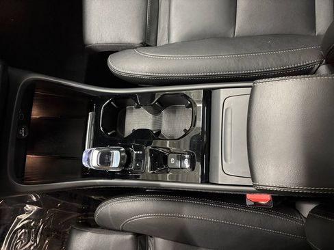 Certified 2024 Volvo XC40 B5 Plus w/ Climate Package AWD/4WD image 21