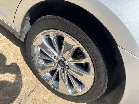 Used 2011 Ford Taurus Limited FWD image 7