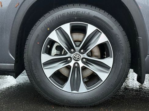 Used 2020 Toyota Highlander XLE image 9